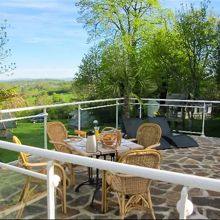 Casa de Férias Confortable à Avec Piscine