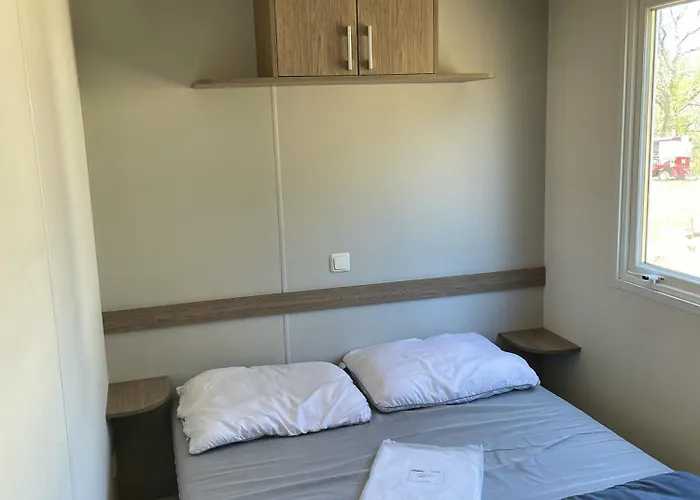 Propriete De 2 Avec Piscine Partagee Jardin Amenage Et Wifi A En Aubrac Hébergement de vacances *